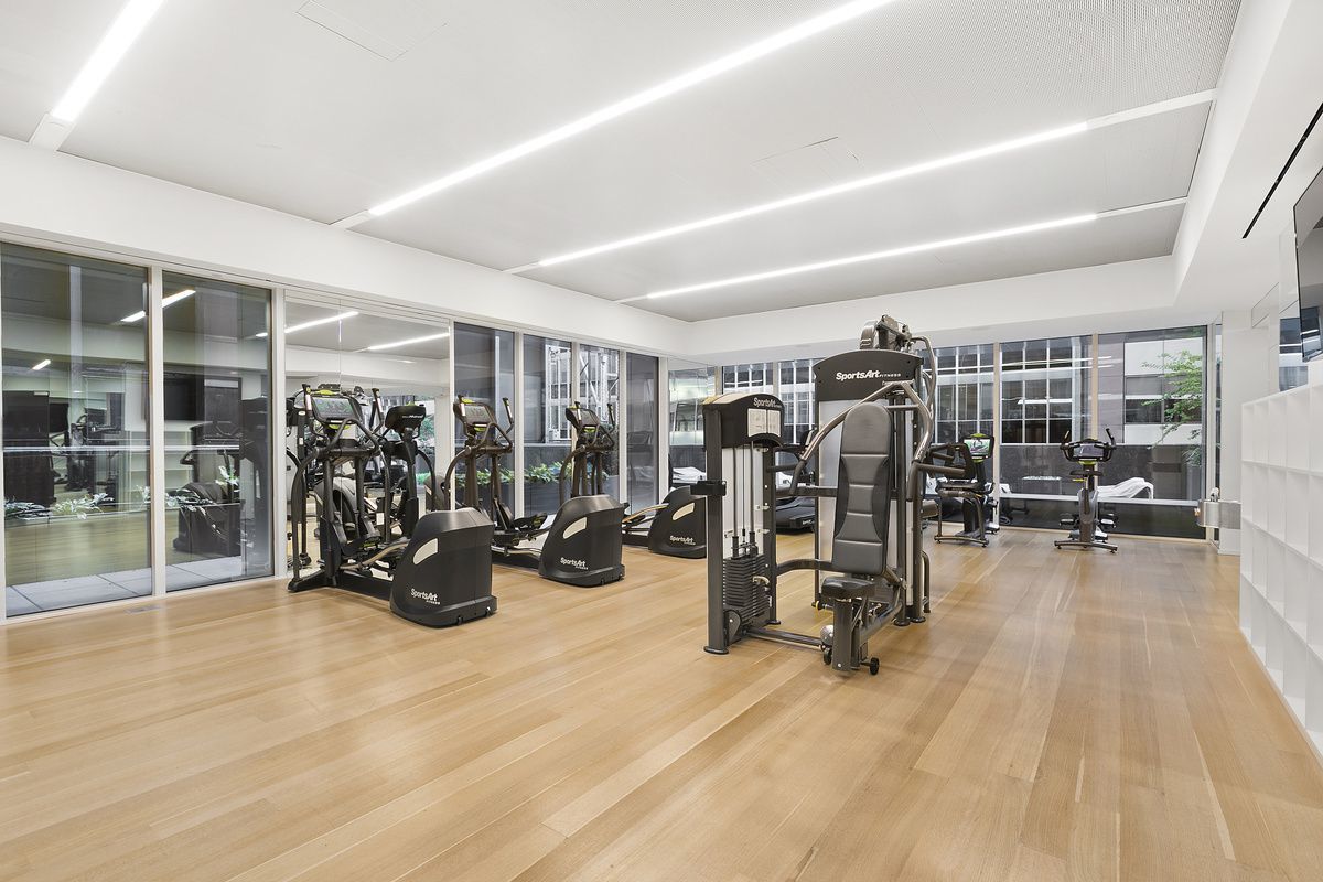 135 West 52nd Street, Unit 40A Manhattan, NY 10019 - Photo 30 of 32