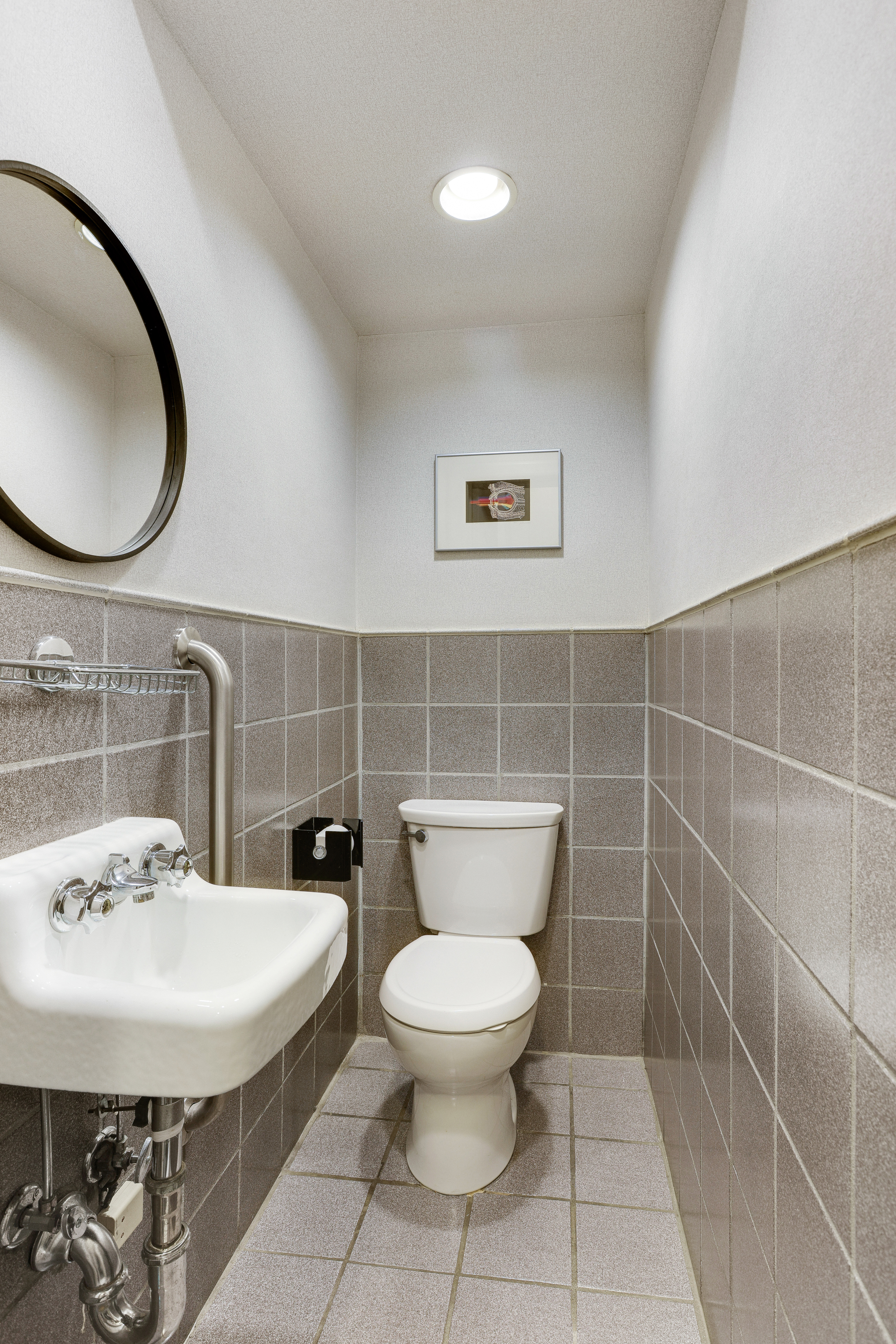 115 East 61st Street, Unit 1C Manhattan, NY 10065 - Photo 6 of 9 a bathroom with a toilet and a sink