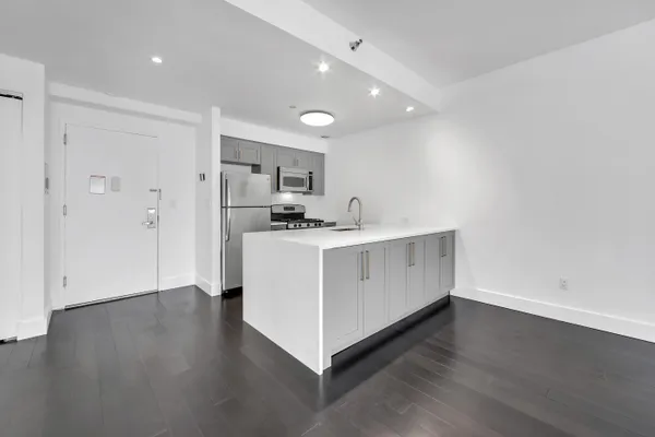 $4,750 | 516 West 47th Street, Unit S1B | Hell's Kitchen