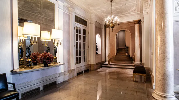 $995,000 | 907 5th Avenue, Unit 4F | Lenox Hill