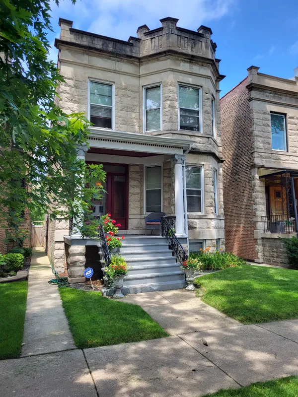 $1,200,000 | 2020 West Waveland Avenue, Chicago, IL 60618