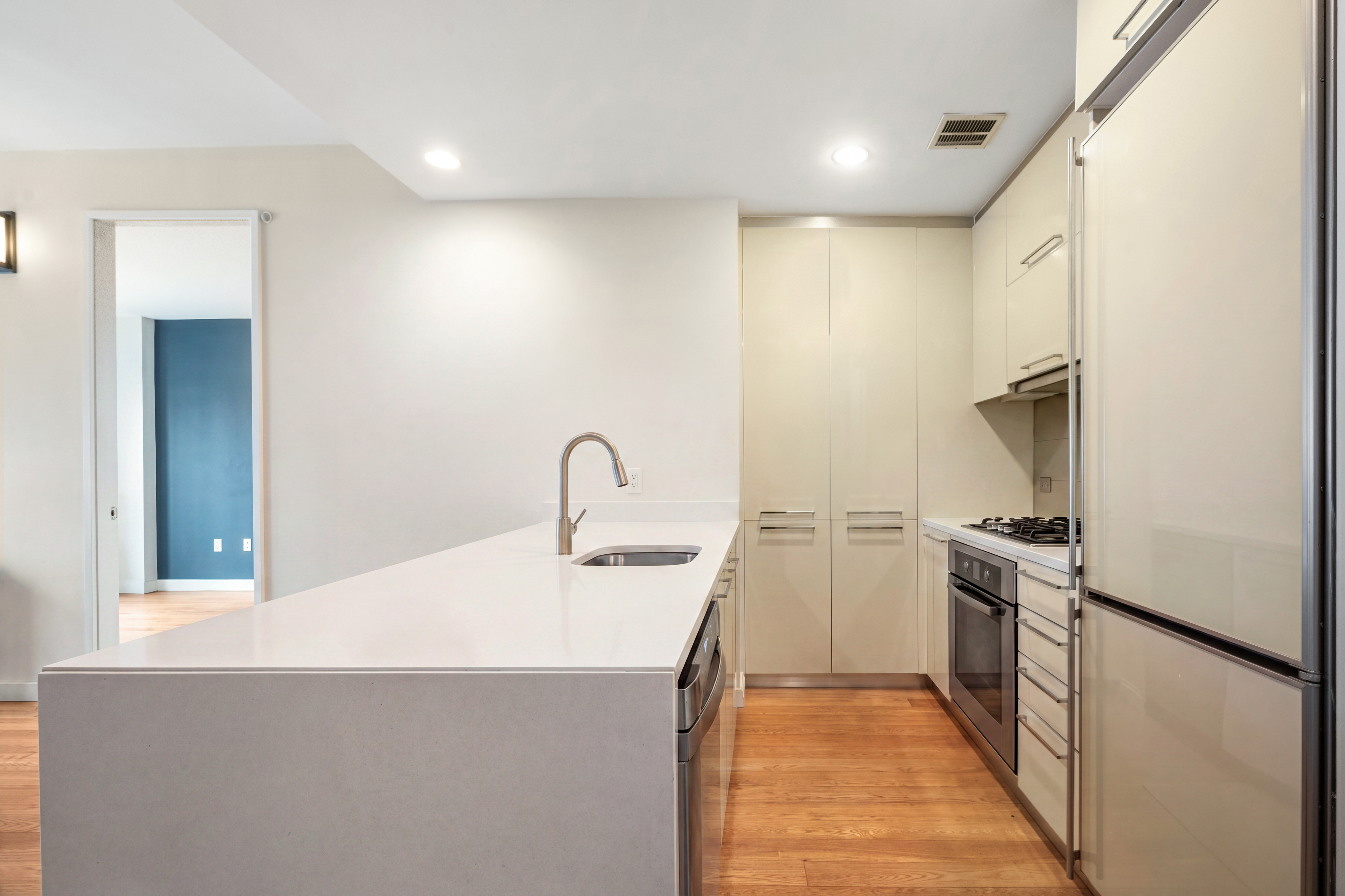 11-02 49th Avenue, Unit 4G Queens, NY 11101 - Photo 3 of 18