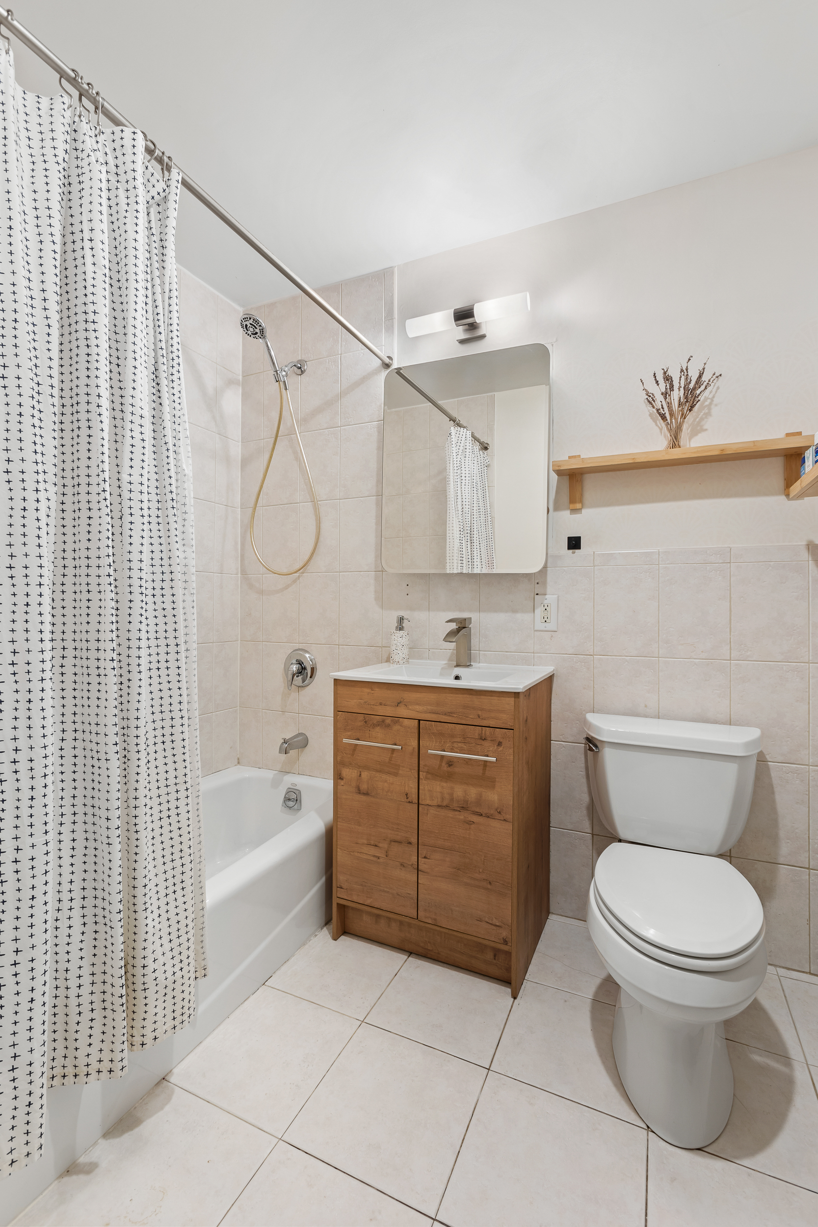 310 2nd Street, Unit 3C Brooklyn, NY 11215 - Photo 10 of 14 a bathroom with a sink a toilet and a bathtub