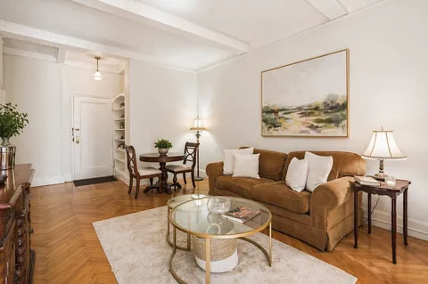 $675,000 | 1060 Park Avenue, Unit 3A | Upper East Side