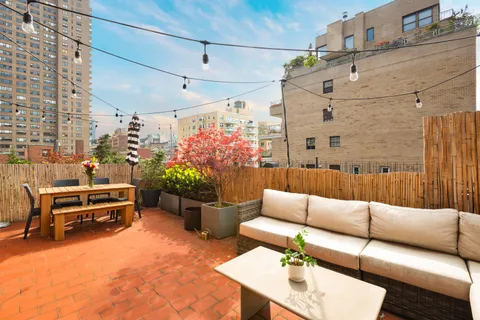 $1,795,000 | 63 East 9th Street, Unit 8X | Greenwich Village