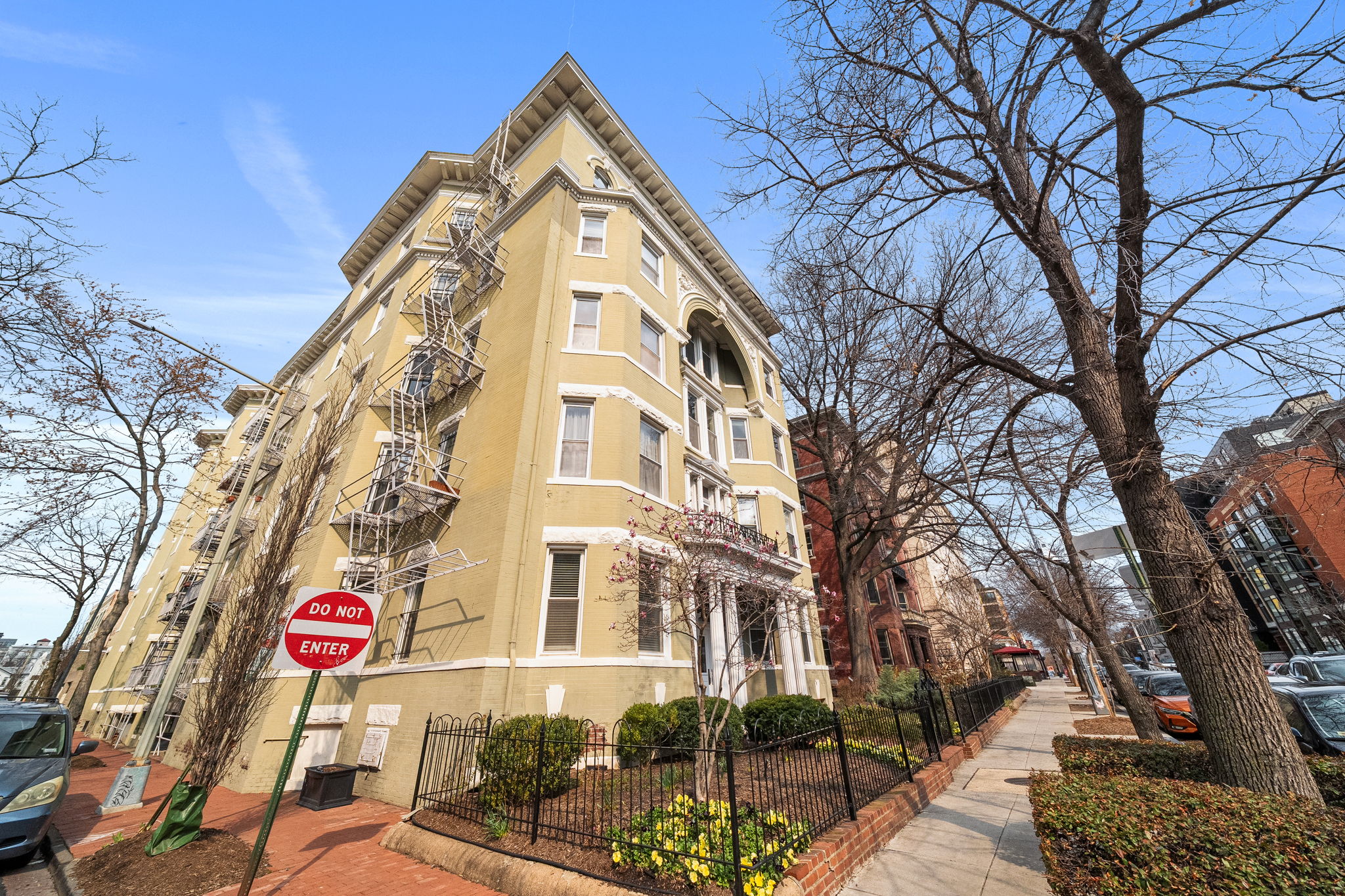 1423 R Street Northwest, Unit 105 Washington, DC 20009 - Photo 2 of 23