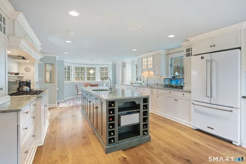 $2,698,000 | 135 Comstock Hill Road, New Canaan, CT 06840