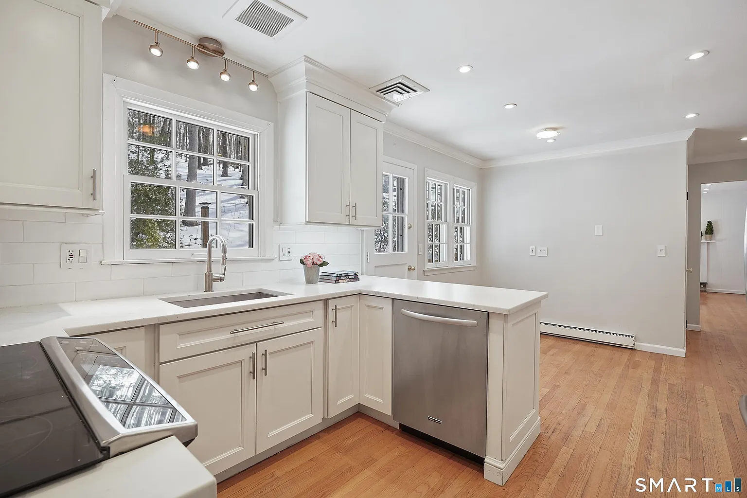 39 McIntosh Road Stamford, CT 06903 - Photo 9 of 39