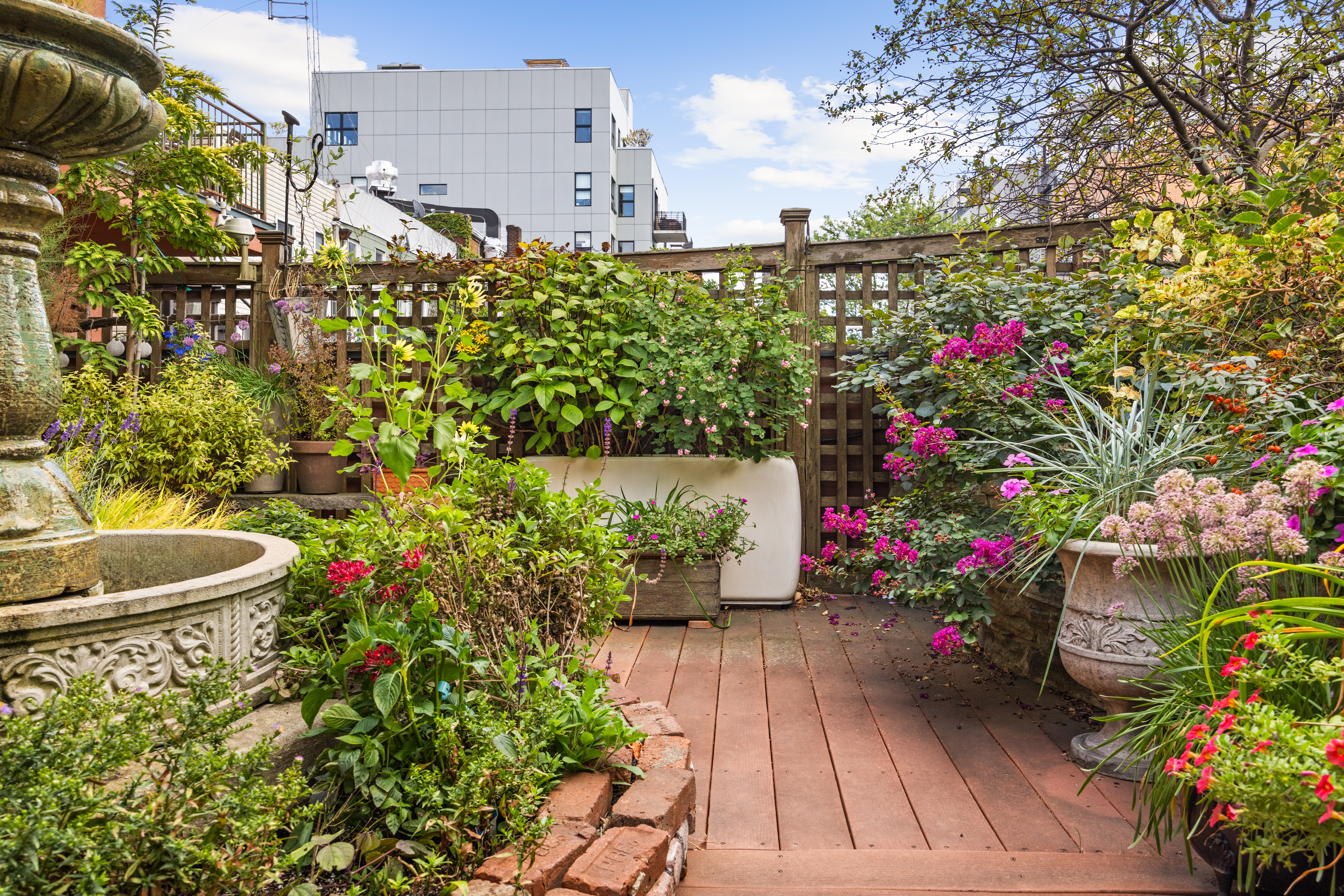 607 Manhattan Avenue, Unit 2 Brooklyn, NY 11222 - Photo 11 of 14 a picture of flowers and flowers