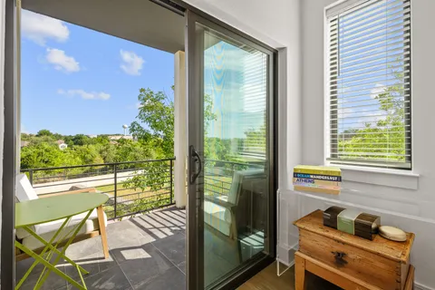 $487,500 | 2050 Lohmans Spur, Unit 101, Austin, TX 78738
