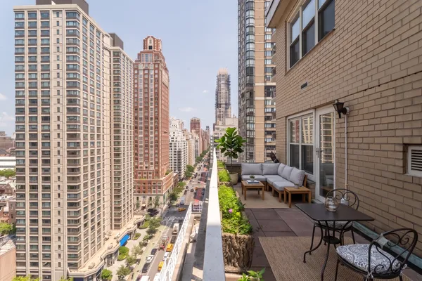 $425,000 | 205 East 63rd Street, Unit 19G | Lenox Hill