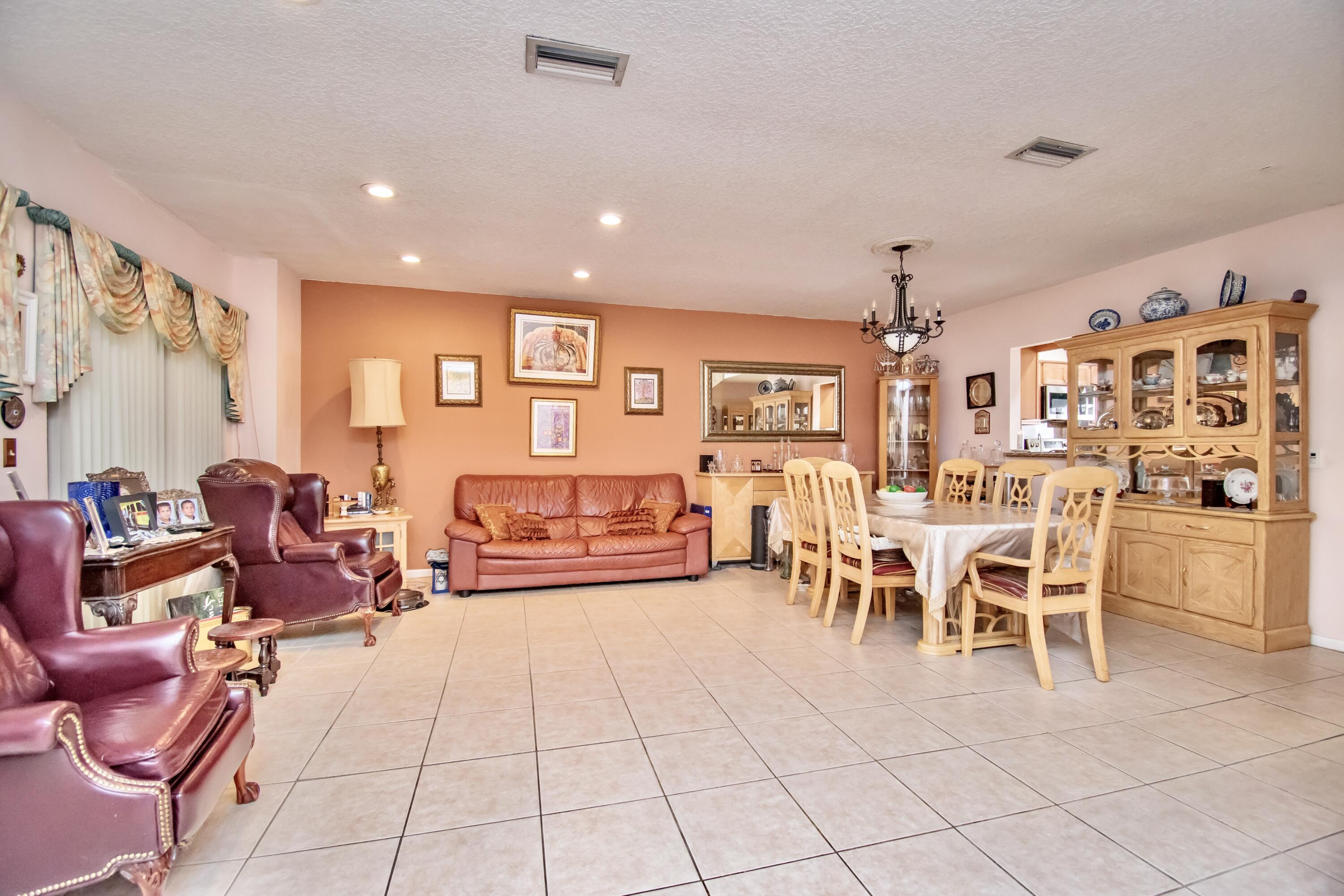 6640 Thornhill Court, Unit 6 Boca Raton, FL 33433 - Photo 8 of 23