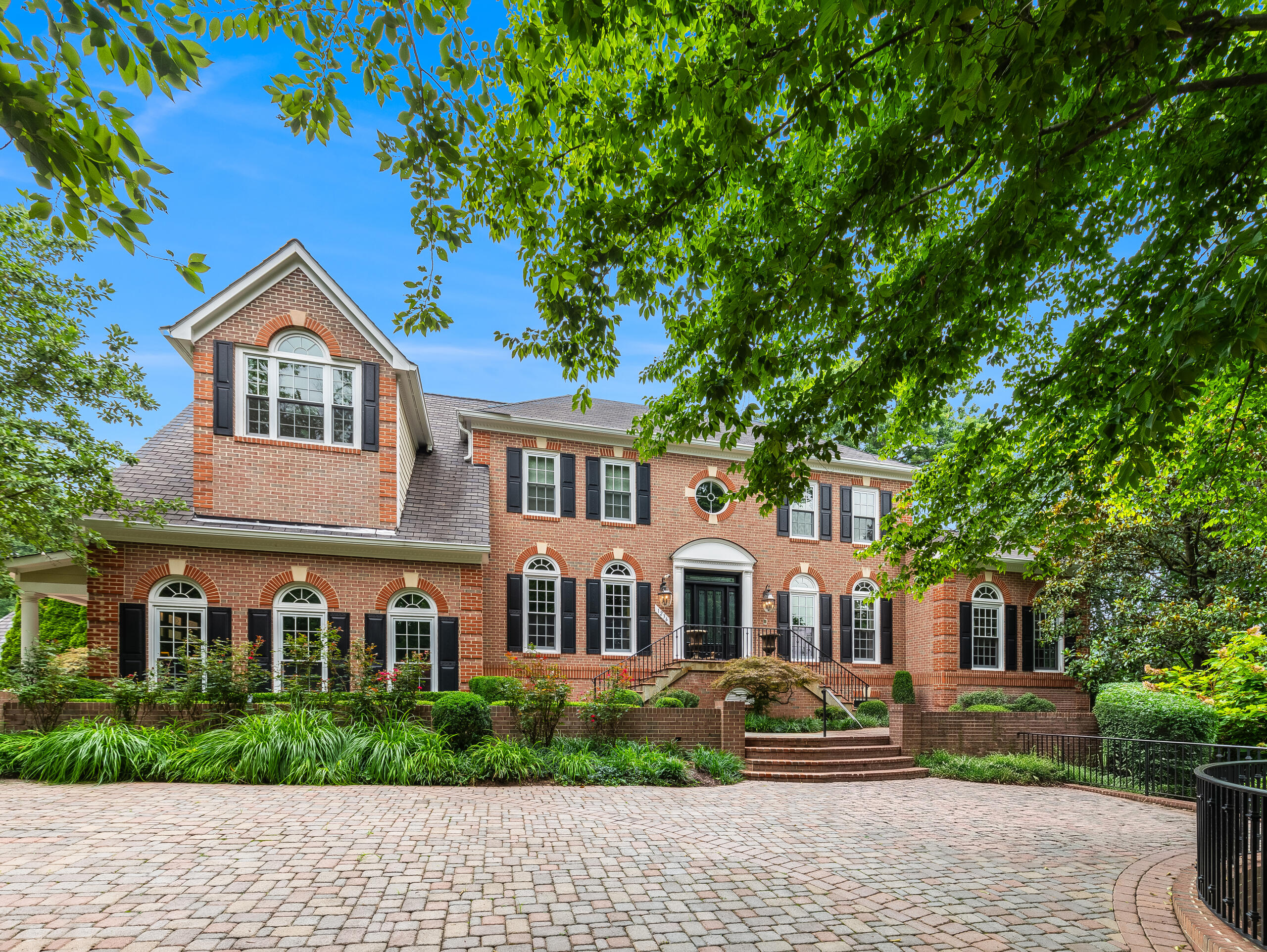 1236 Tottenham Court Reston, VA 20194 - Photo 5 of 23 Gallery Image 5