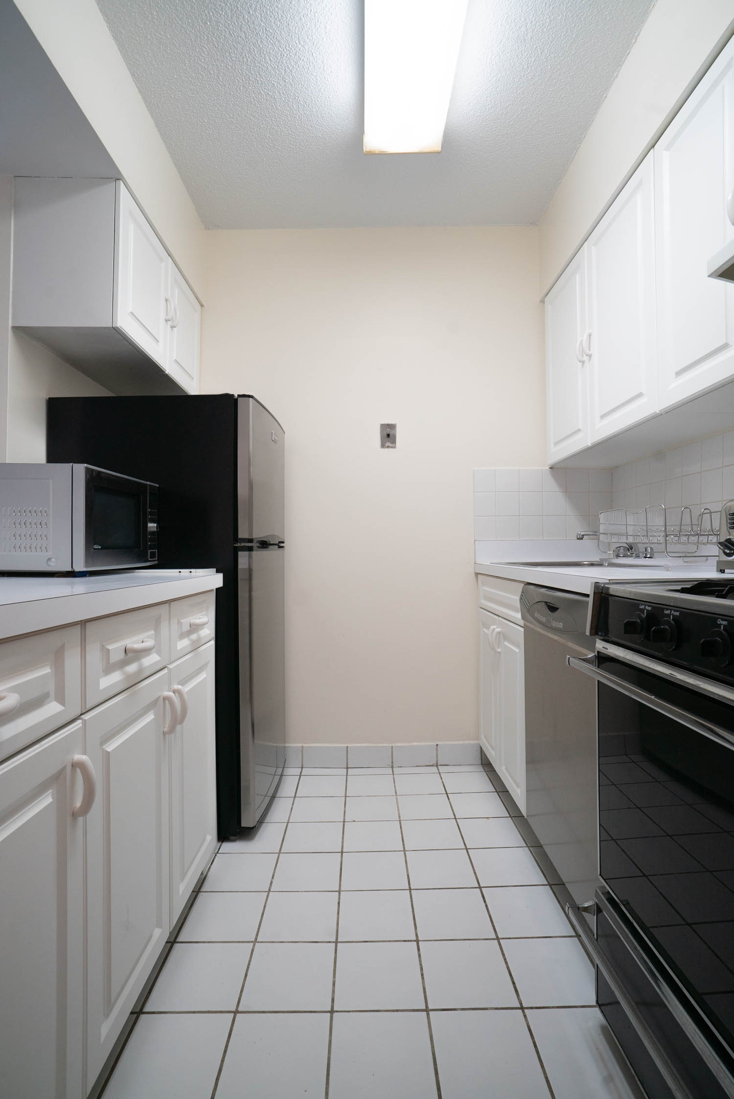 301 East 45th Street, Unit 15B Manhattan, NY 10017 - Photo 6 of 7
