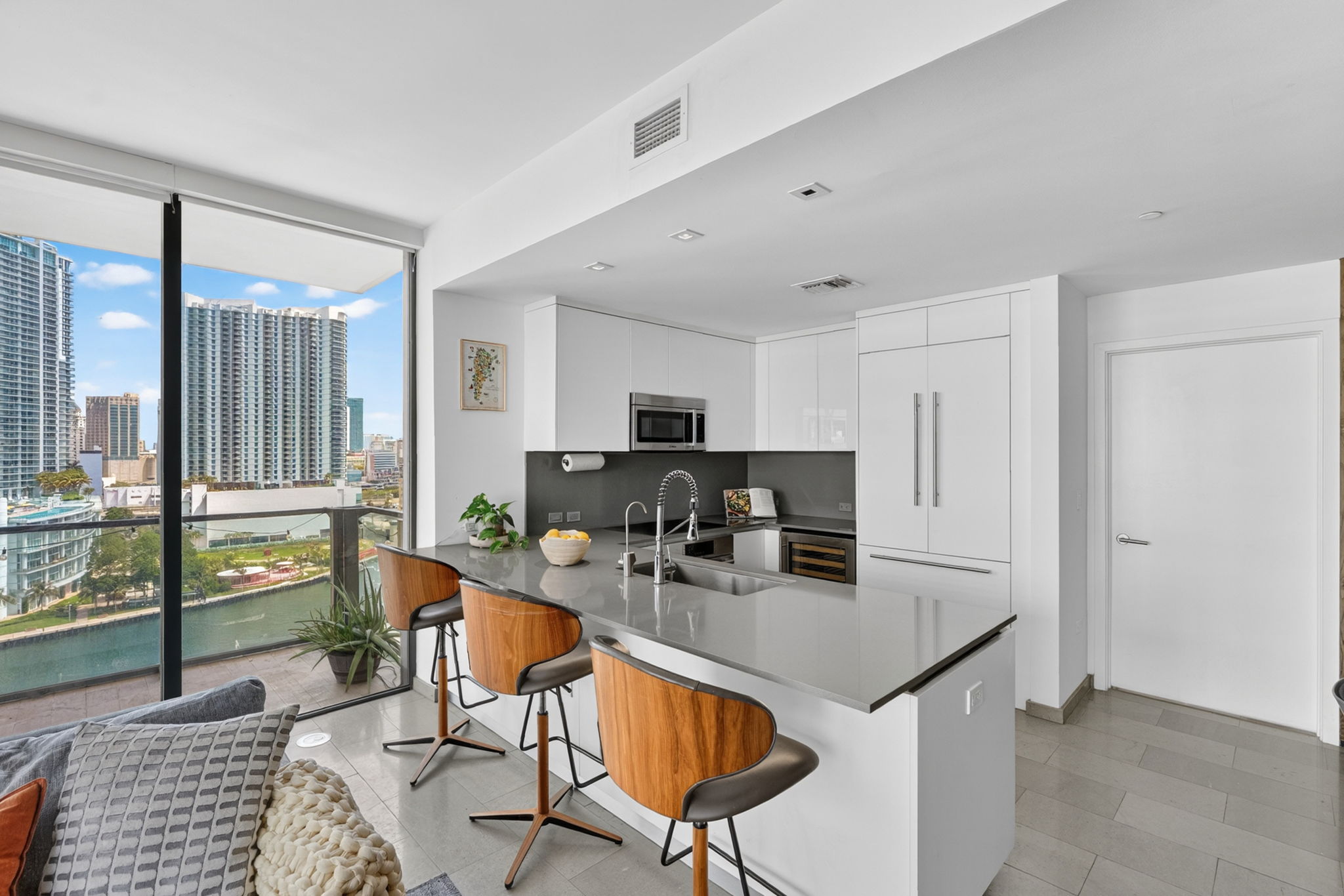 88 Southwest 7th Street, Unit 1012 Miami, FL 33130 - Photo 5 of 22