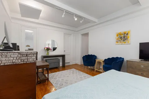 $400,000 | 235 West 102nd Street, Unit 5W | Upper West Side