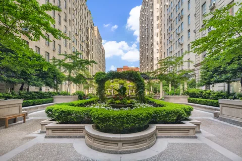 $675,000 | 340 West 57th Street, Unit 8E | Hell's Kitchen