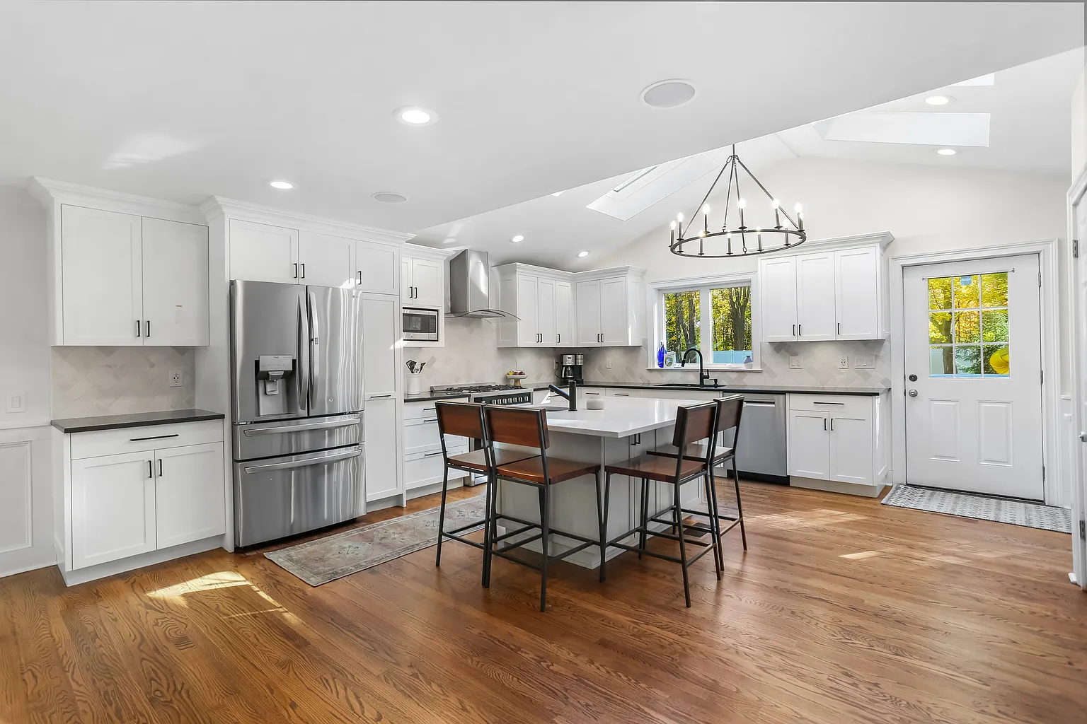 281 Wood House Road Fairfield, CT 06824 - Photo 9 of 28