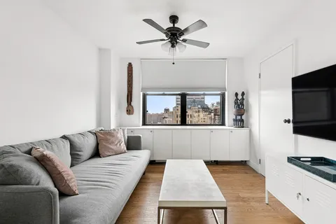 $1,250,000 | 201 East 17th Street, Unit 14H | Gramercy