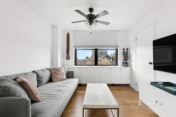 $1,250,000 | 201 East 17th Street, Unit 14H | Gramercy