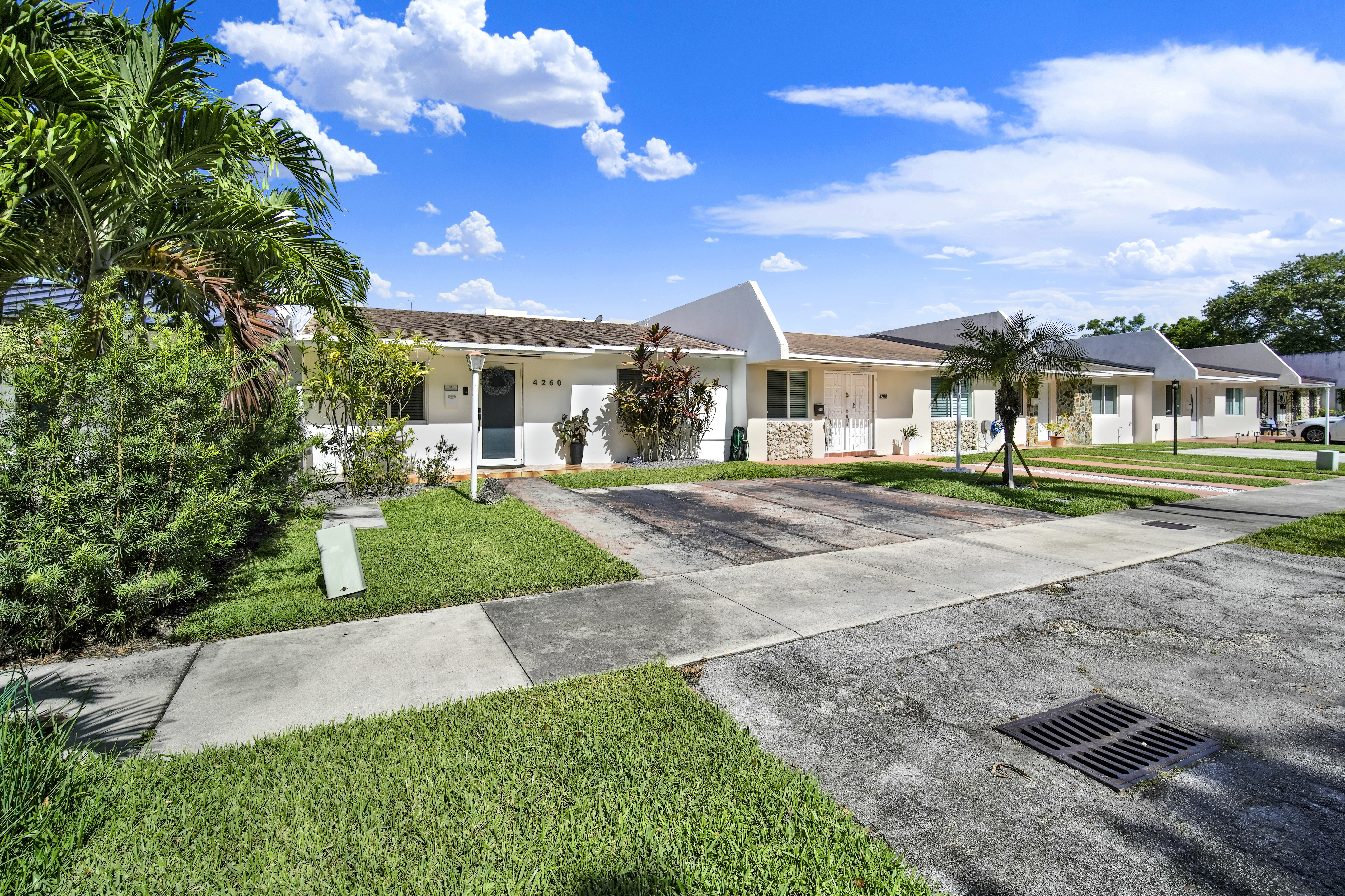 4260 Southwest 68th Court Miami, FL 33155 - Photo 2 of 22