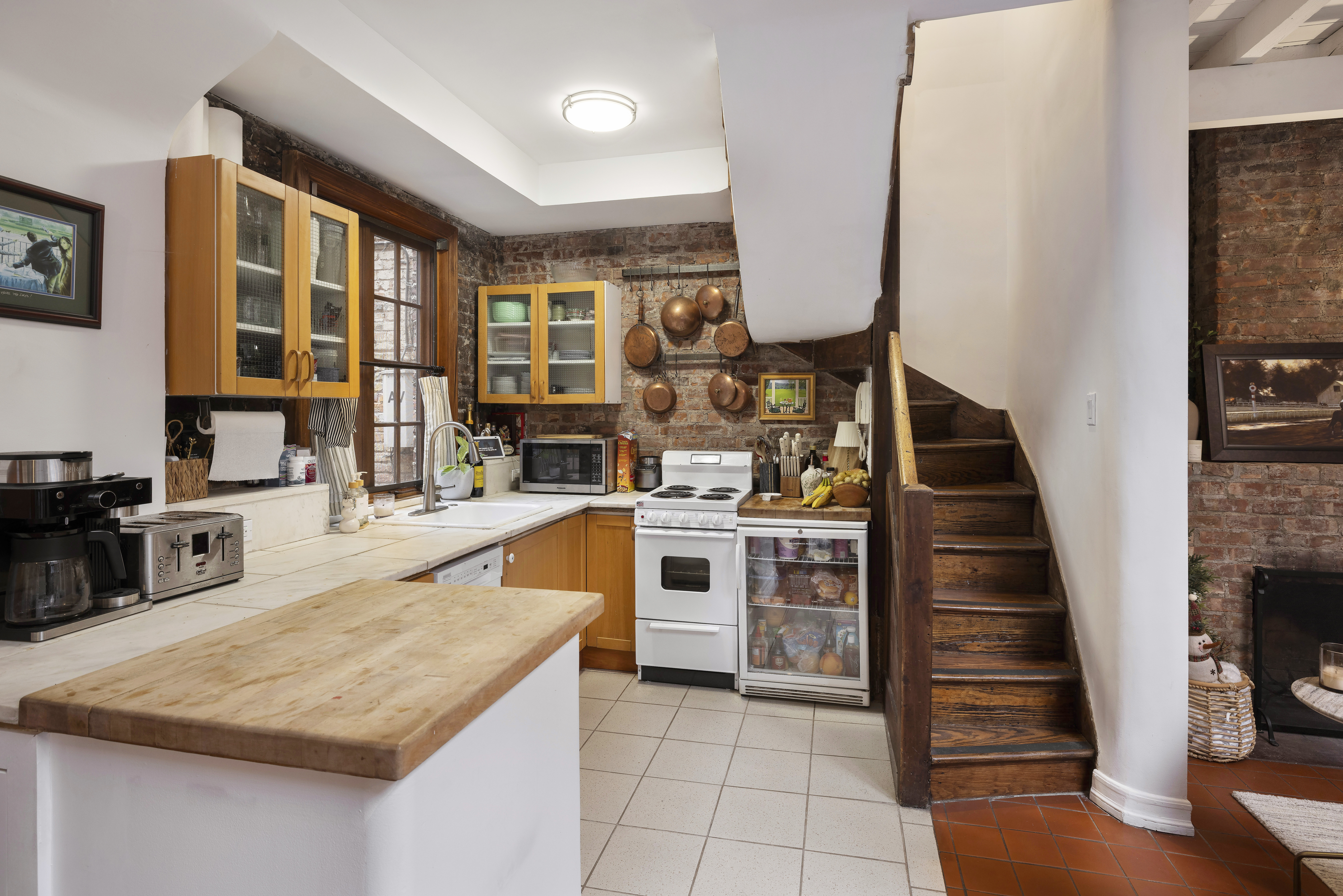 61 Perry Street, Unit CARRIAGE Manhattan, NY 10014 - Photo 8 of 17