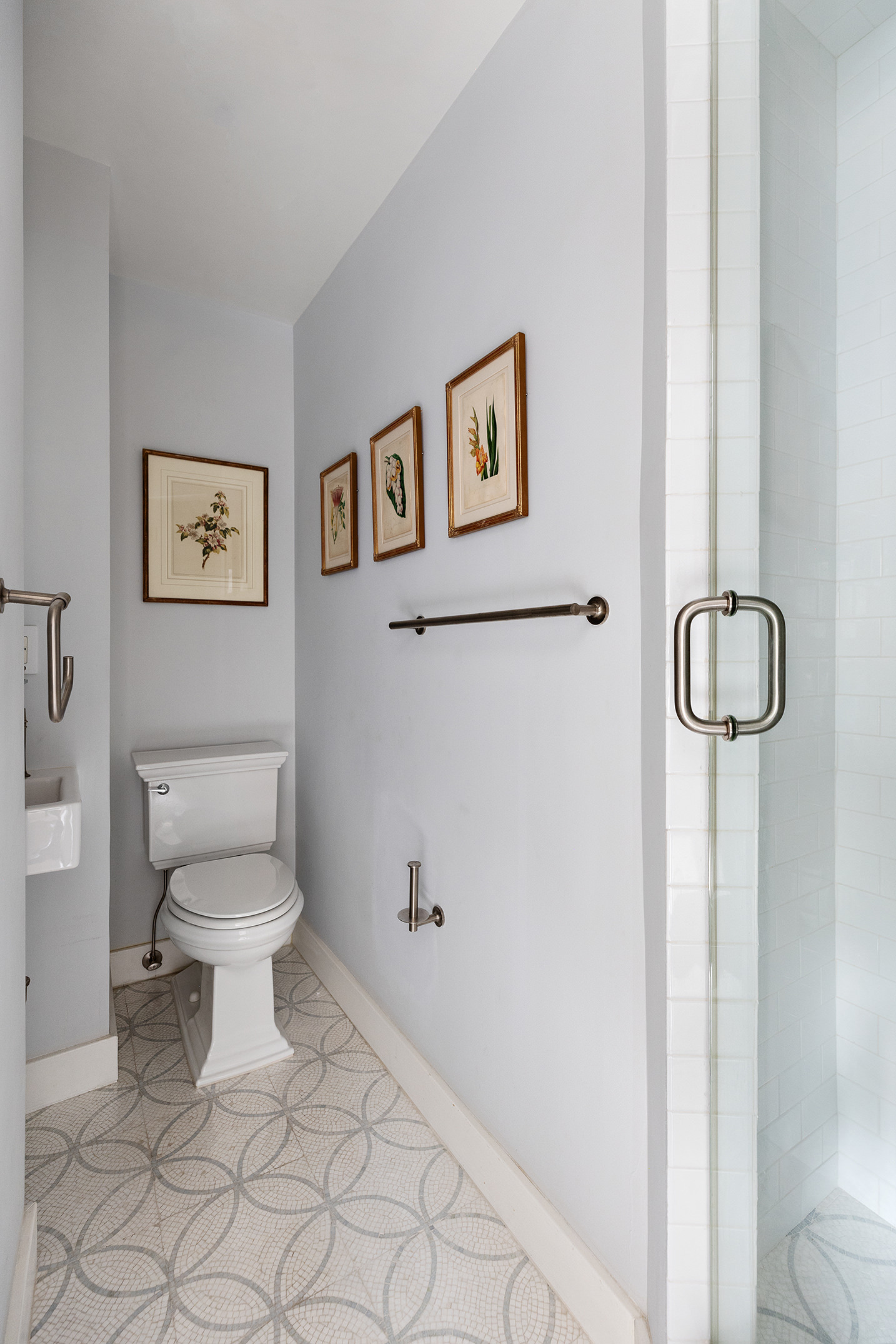 570 Park Avenue, Unit 10D Manhattan, NY 10065 - Photo 13 of 17 a bathroom with a toilet and a shower