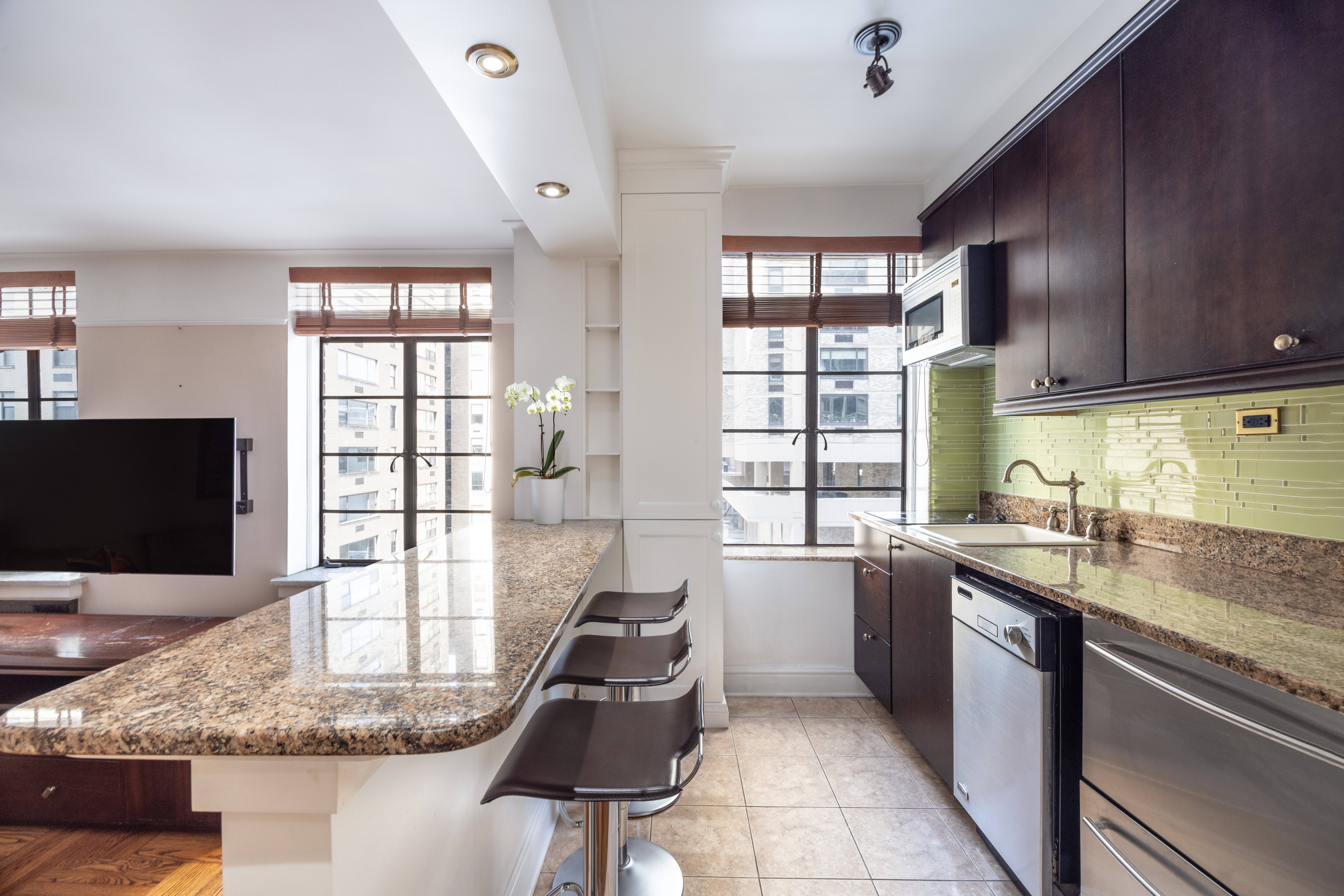 110 East 87th Street, Unit 9B Manhattan, NY 10128 - Photo 4 of 6