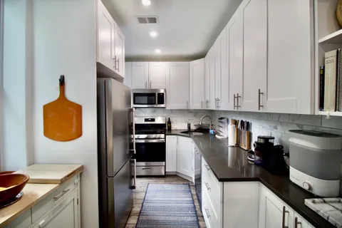 $6,200 | 337 Clinton Street, Unit 2 | Cobble Hill