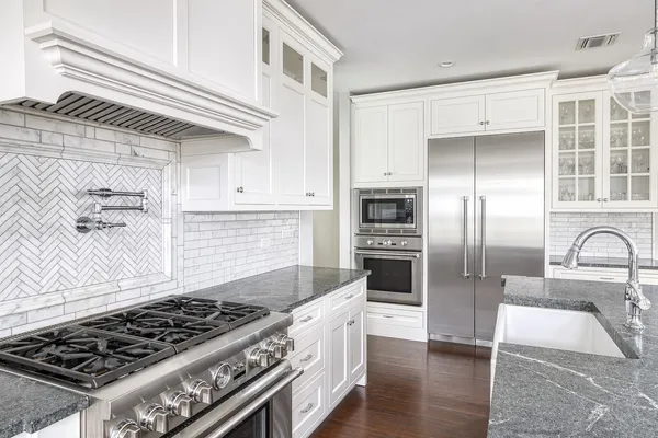 $1,299,000 | 42 Skunks Misery Road, Locust Valley, NY 11560