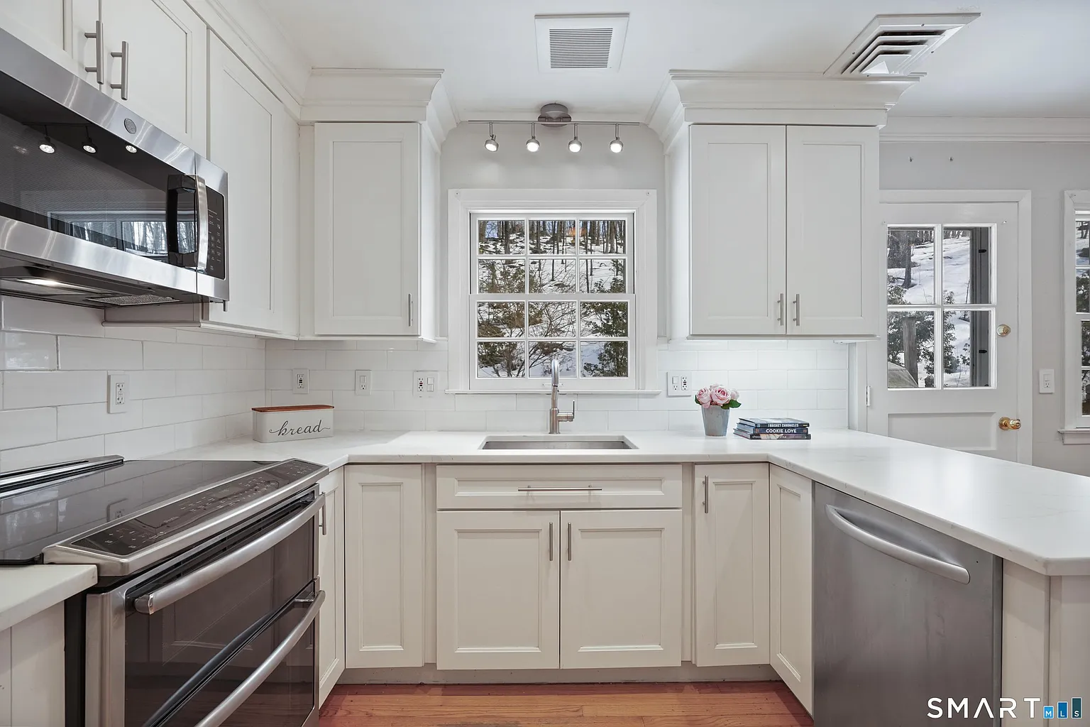 39 McIntosh Road Stamford, CT 06903 - Photo 6 of 39