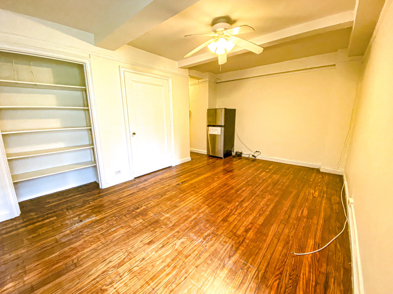 25 Tudor City Place, Unit 809 Manhattan, NY 10017 - Photo 2 of 8