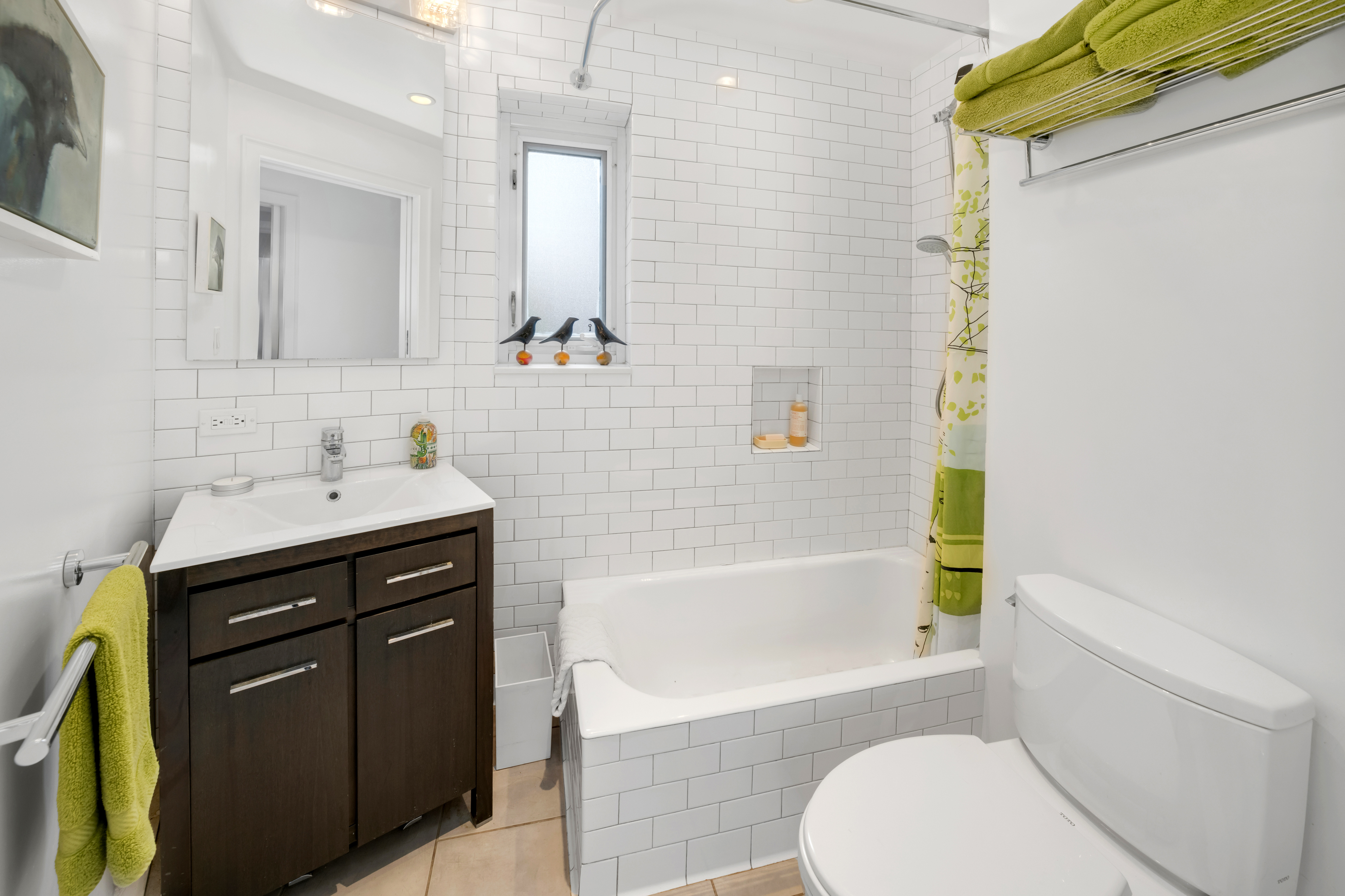 314 East 41st Street, Unit PH2B Manhattan, NY 10017 - Photo 7 of 13 a bathroom with a sink a toilet and bathtub