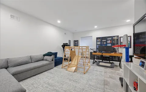 $810,000 | South Howard Street, Philadelphia, PA 19147