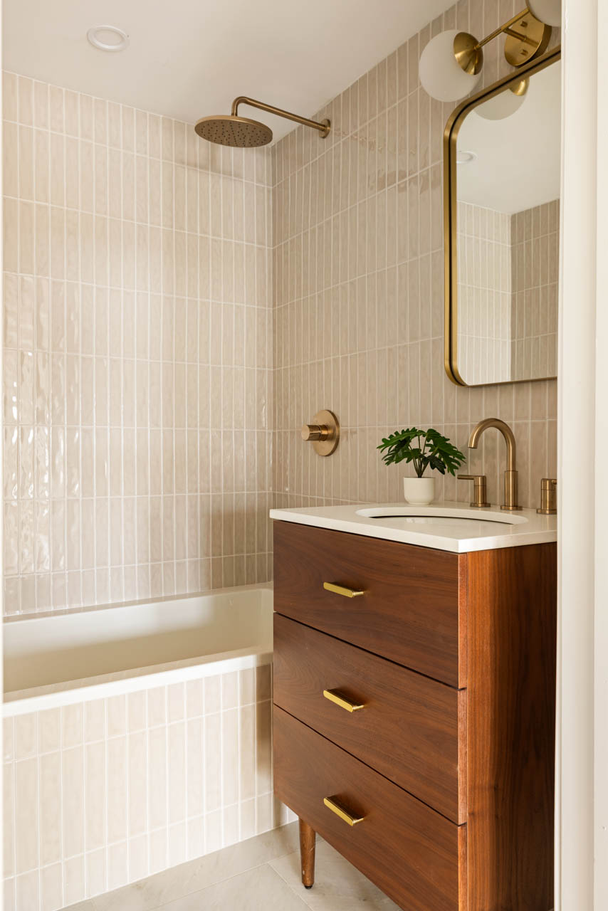 819 Greene Avenue Brooklyn, NY 11221 - Photo 11 of 14 a bathroom with a tub sink and mirror