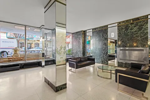 $745,000 | 400 East 77th Street, Unit 6C | Lenox Hill