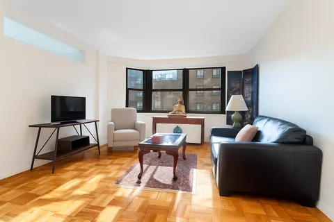 $850,000 | 315 East 65th Street, Unit 8F | Lenox Hill