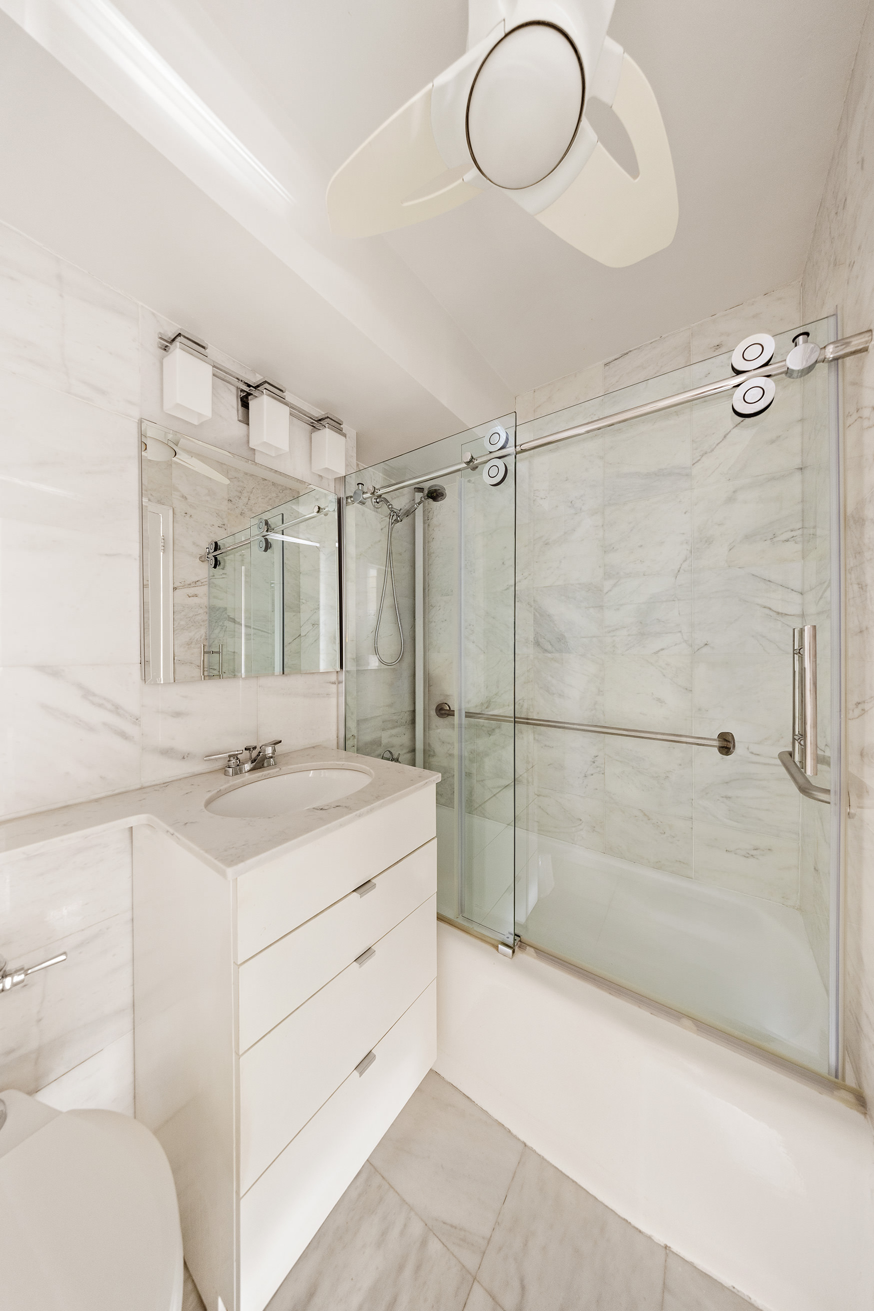 174 East 74th Street, Unit 14F Manhattan, NY 10021 - Photo 7 of 8 Gallery Image 7