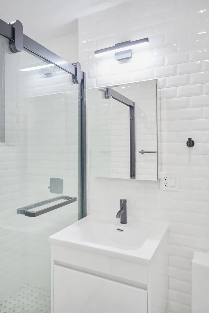 $6,995 | 723 11th Avenue, Unit 1 | Hell's Kitchen