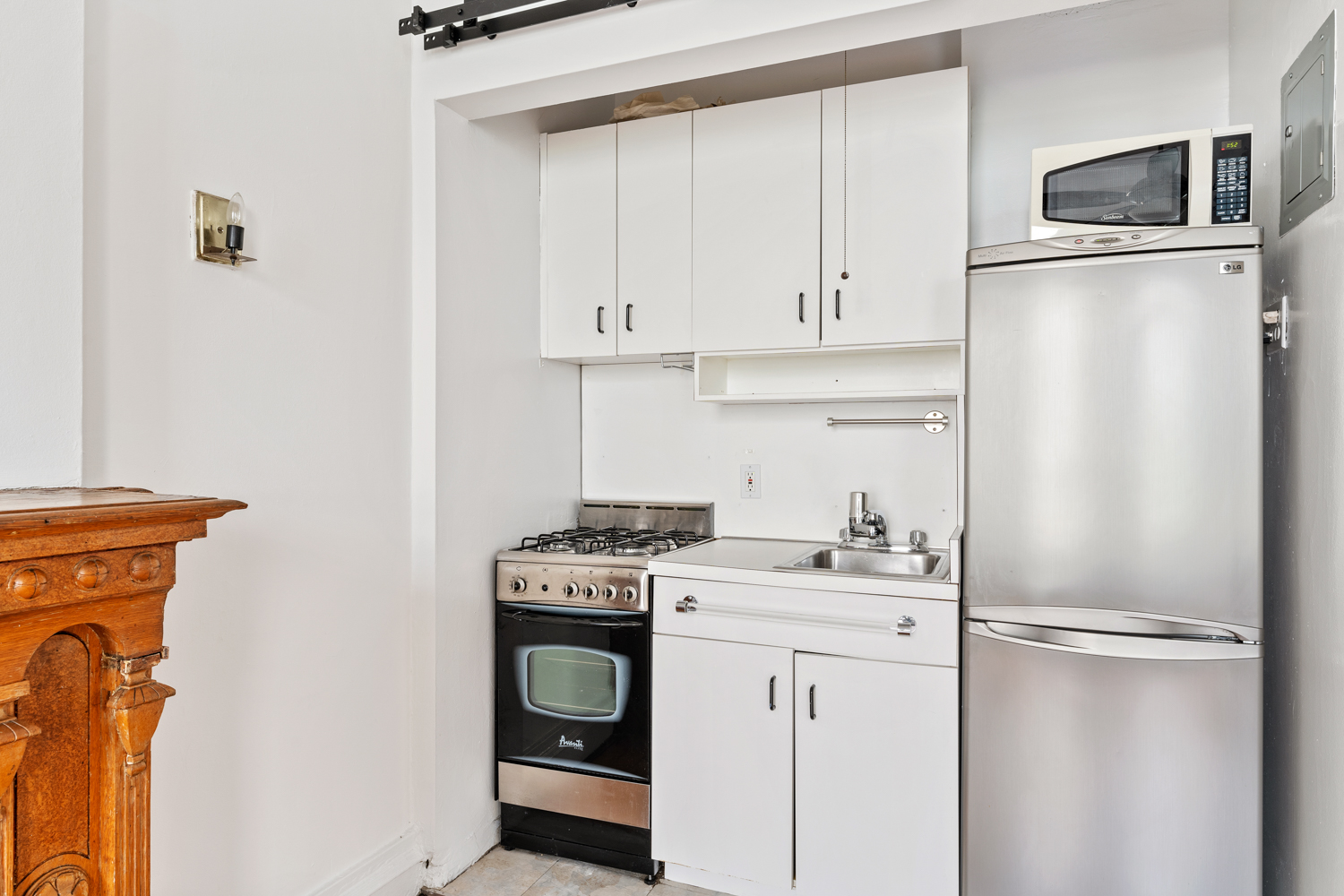 118 East 18th Street, Unit 3 Manhattan, NY 10003 - Photo 3 of 5