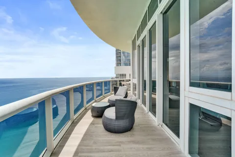 $3,149,000 | 15901 Collins Avenue, Unit 4301, Sunny Isles Beach, FL 33160