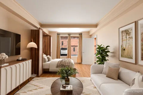 $439,000 | 7 Park Avenue, Unit 10B | Murray Hill