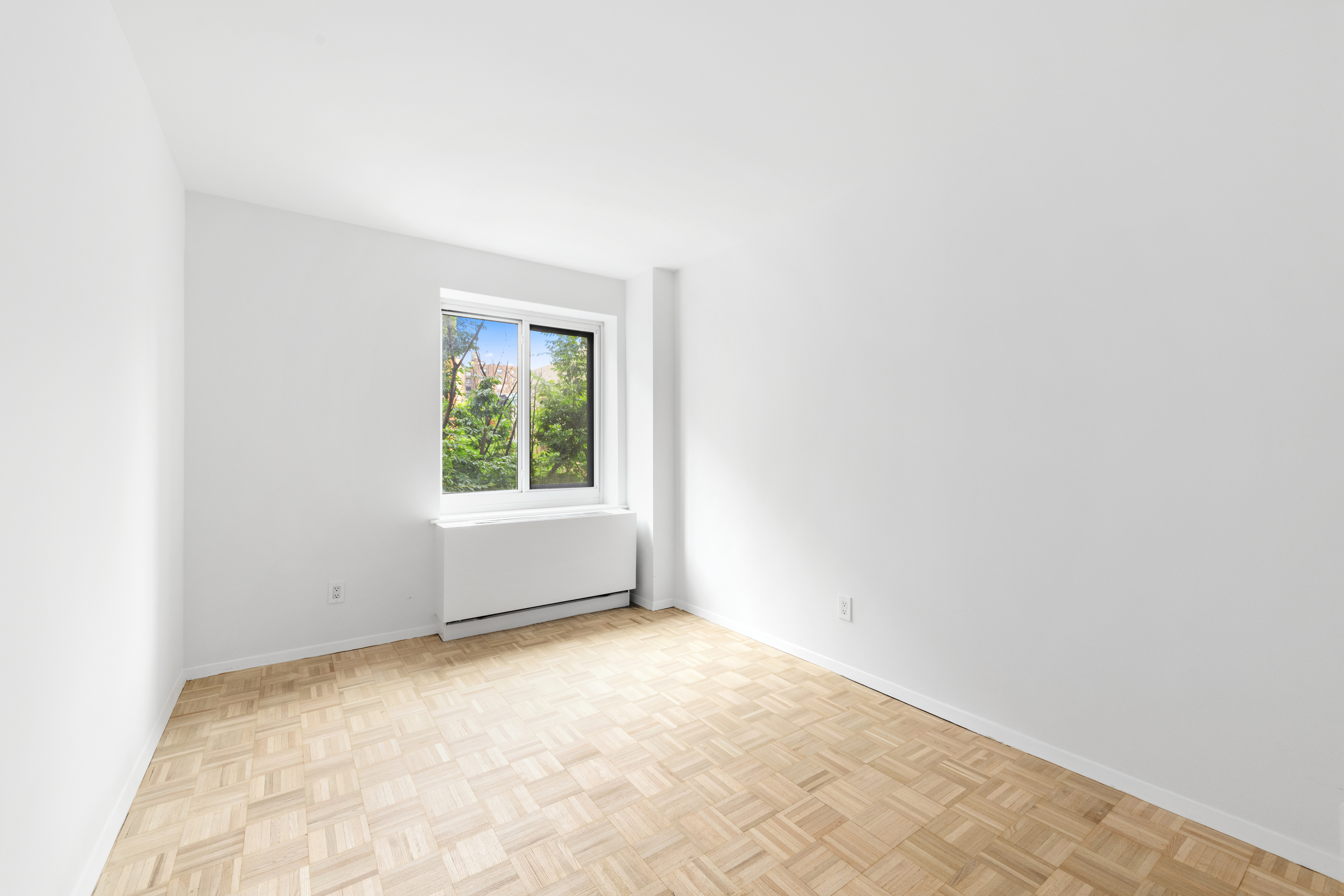 100 West 89th Street, Unit 3E Manhattan, NY 10024 - Photo 7 of 19 an empty room with a window