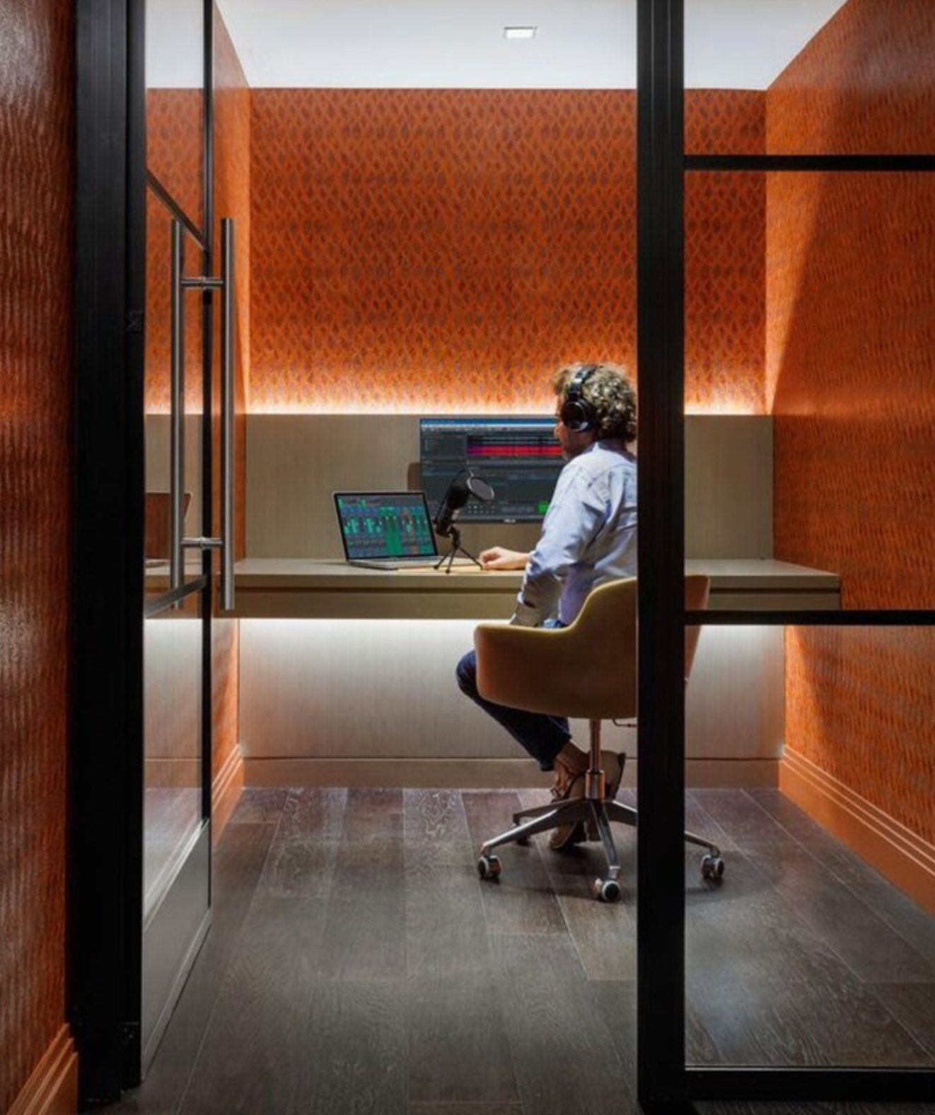1 Wall Street, Unit 2512 Manhattan, NY 10005 - Photo 26 of 31 a view of a balcony with dining area