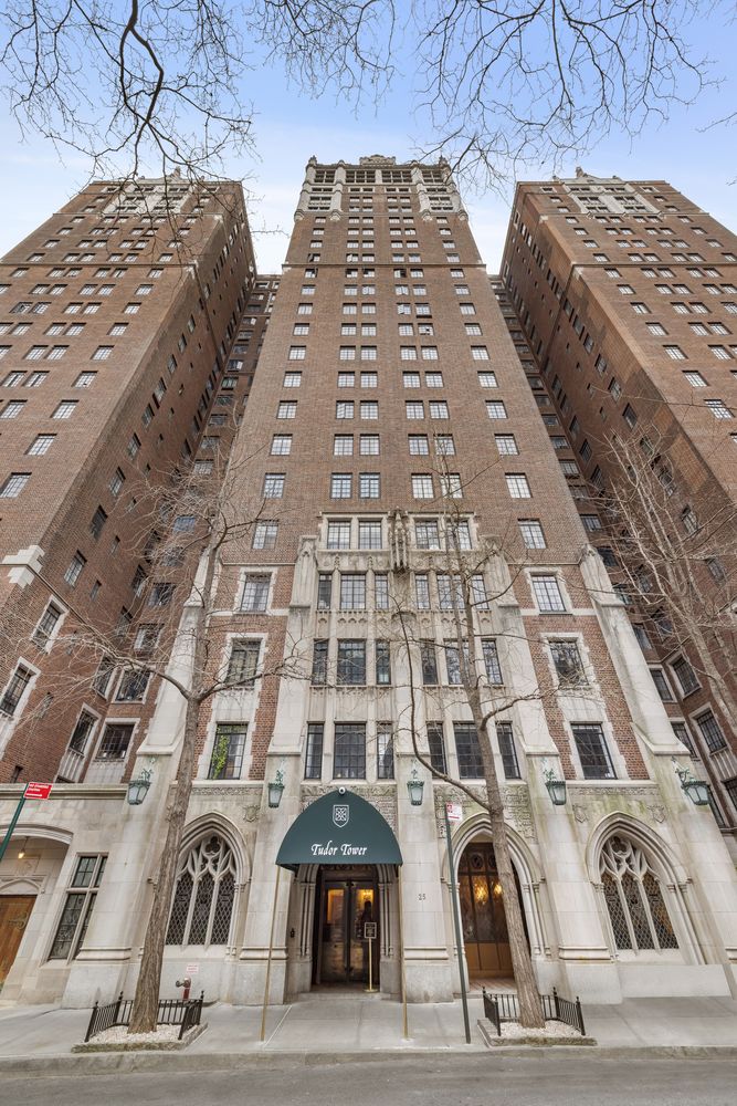 25 Tudor City Place, Unit 922 Manhattan, NY 10017 - Photo 7 of 9 a front view of a building