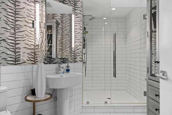 $1,998,000 | 110 Broad Street, Unit 602, Boston, MA 02110