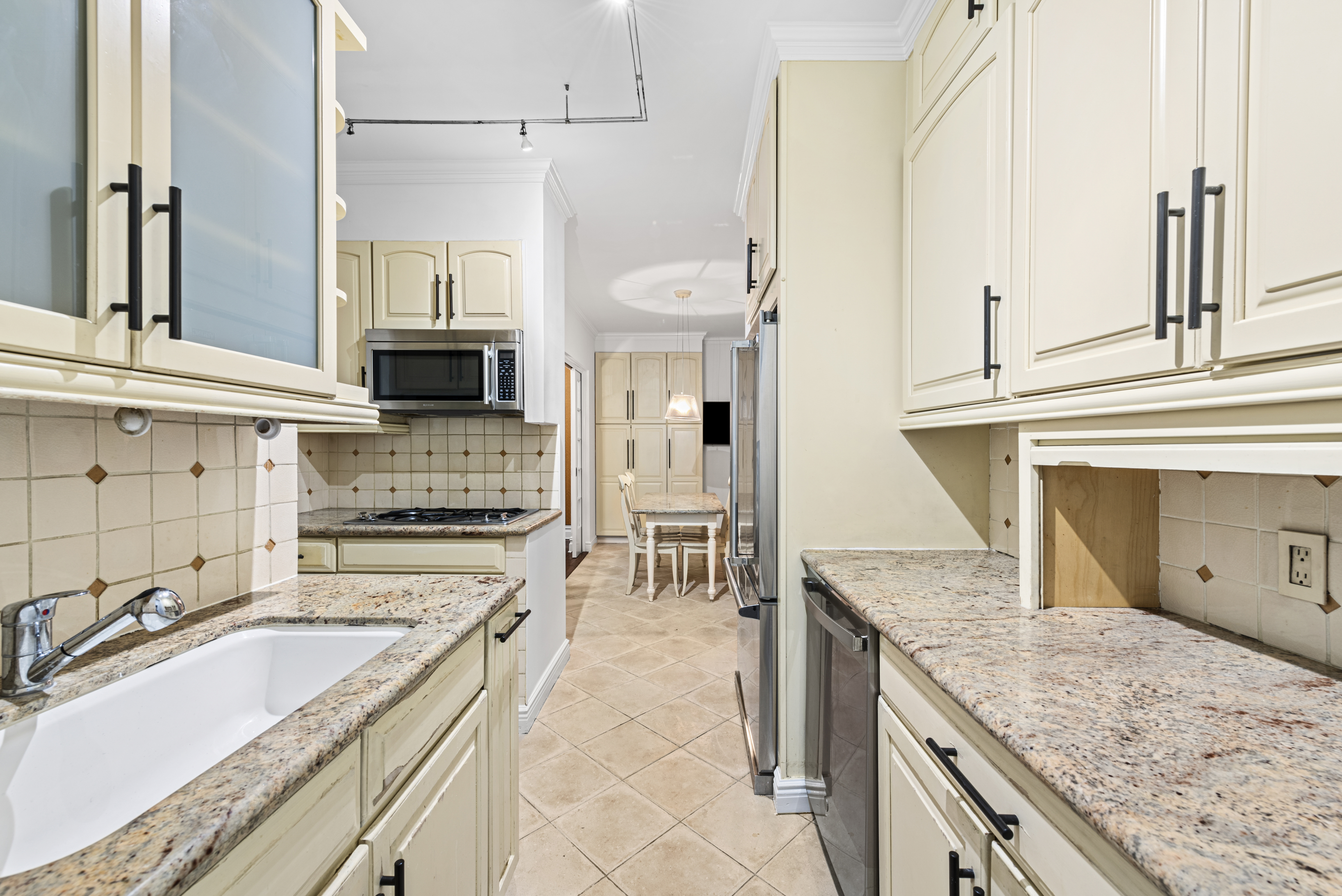 360 East 88th Street, Unit 4E Manhattan, NY 10128 - Photo 6 of 28