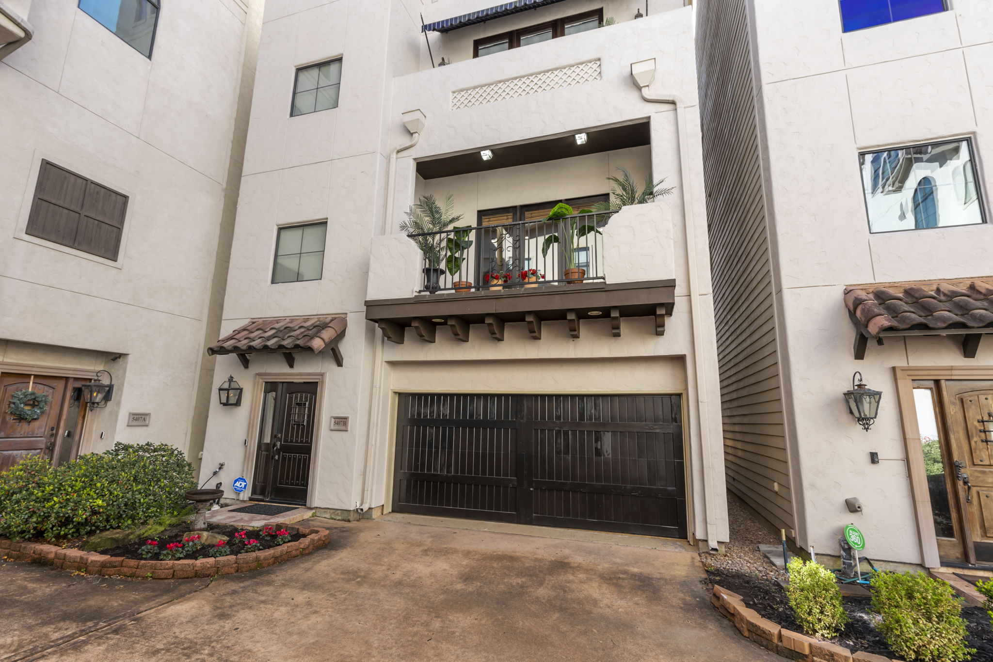 5407 Feagan Street Houston, TX 77007 - Photo 42 of 43 a living room with a fireplace and a fireplace
