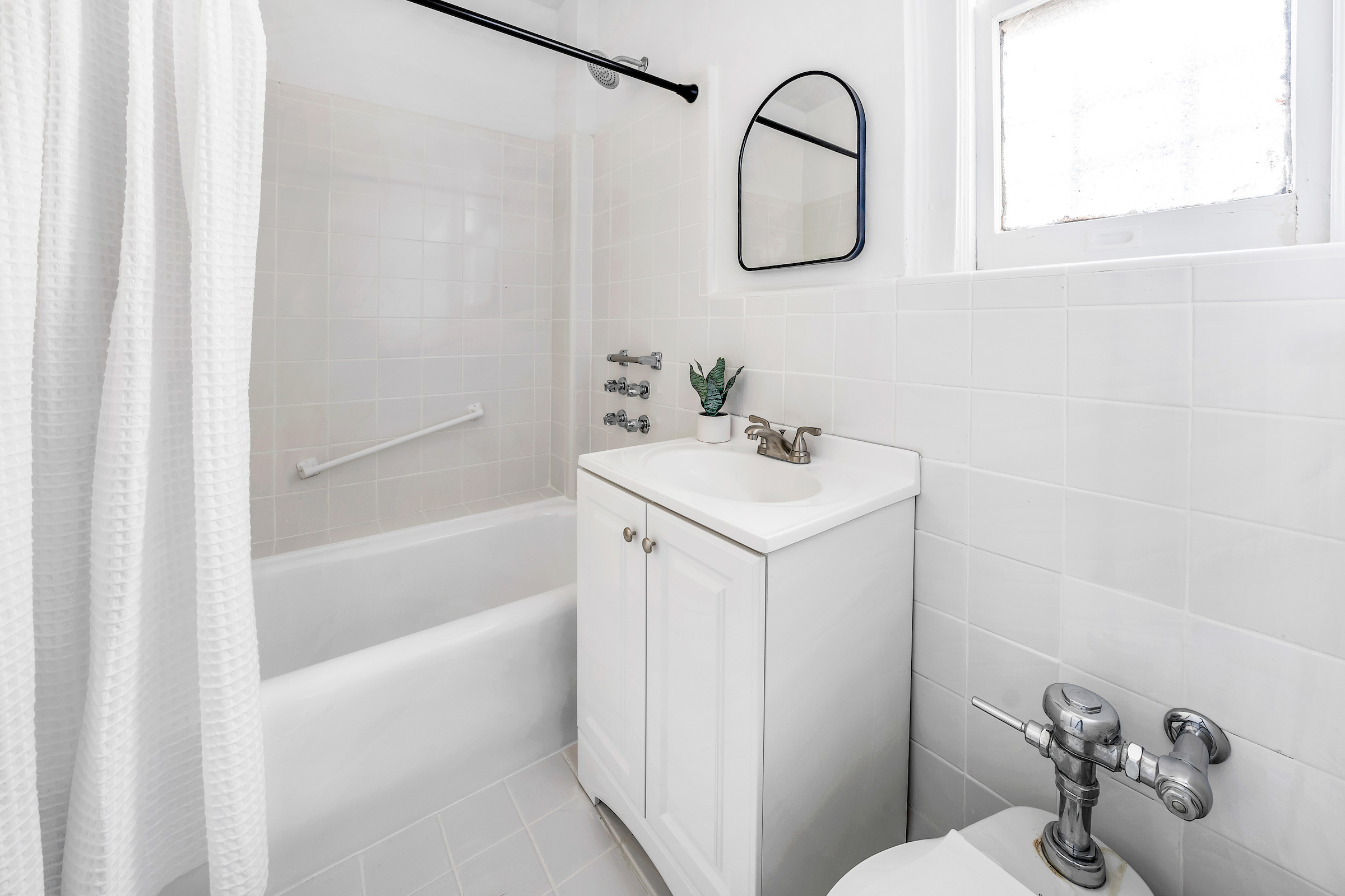 51 East 90th Street, Unit 8D Manhattan, NY 10128 - Photo 9 of 10 a bathroom with a sink a toilet and a bathtub