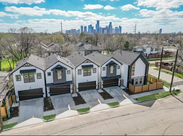 $374,999 | 1508 Ryon Street, Unit B, Houston, TX 77009